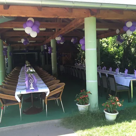 Karavan Bed & Breakfast 3*