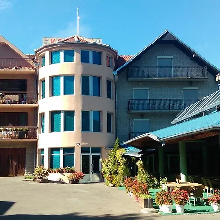 Karavan Bed & Breakfast 3*